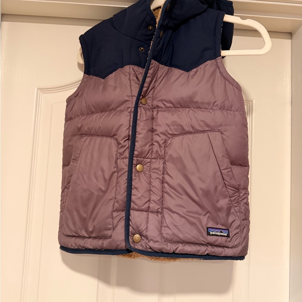Girls Patagonia Quilted Vest in Mauve